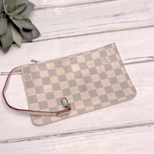 Cute Checkered Wristlet